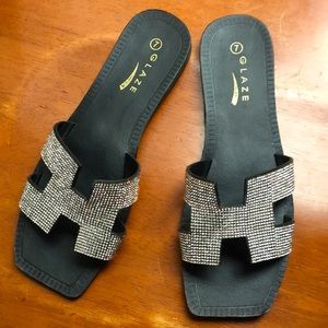 Women’s cute flat sandals size 7